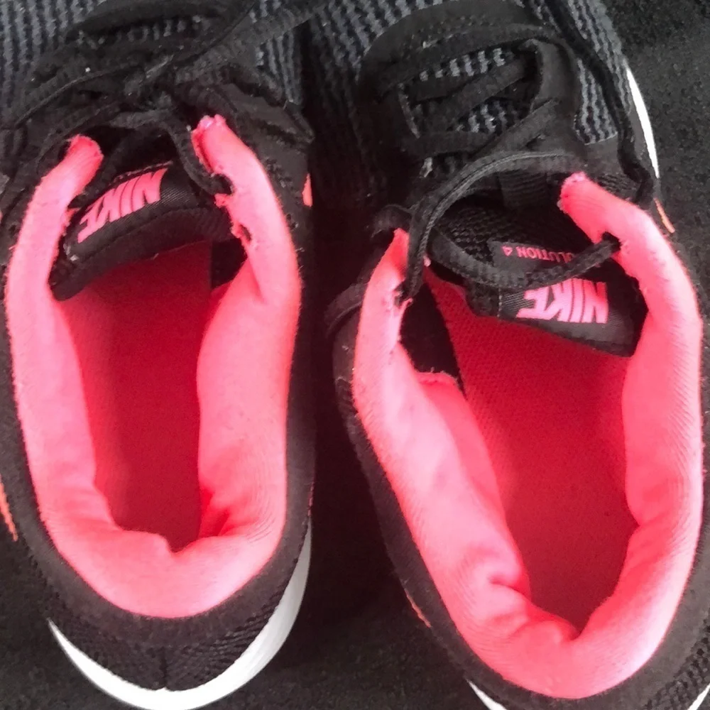 Nike revolution pink